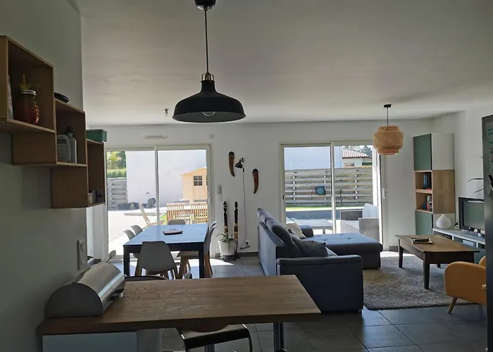 Villa En Lisiere De Foret *